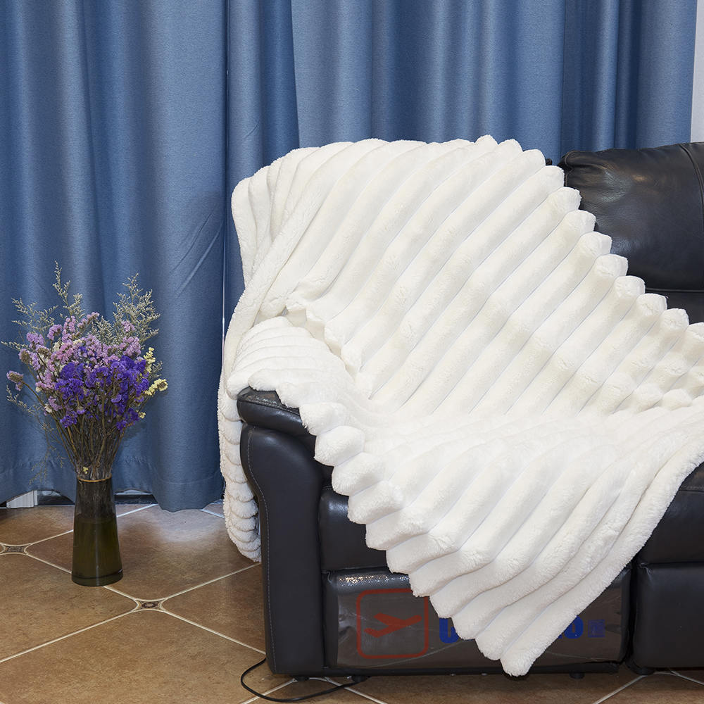 Kagandahang Striple Diamond Velvet Double Layer Blanket
